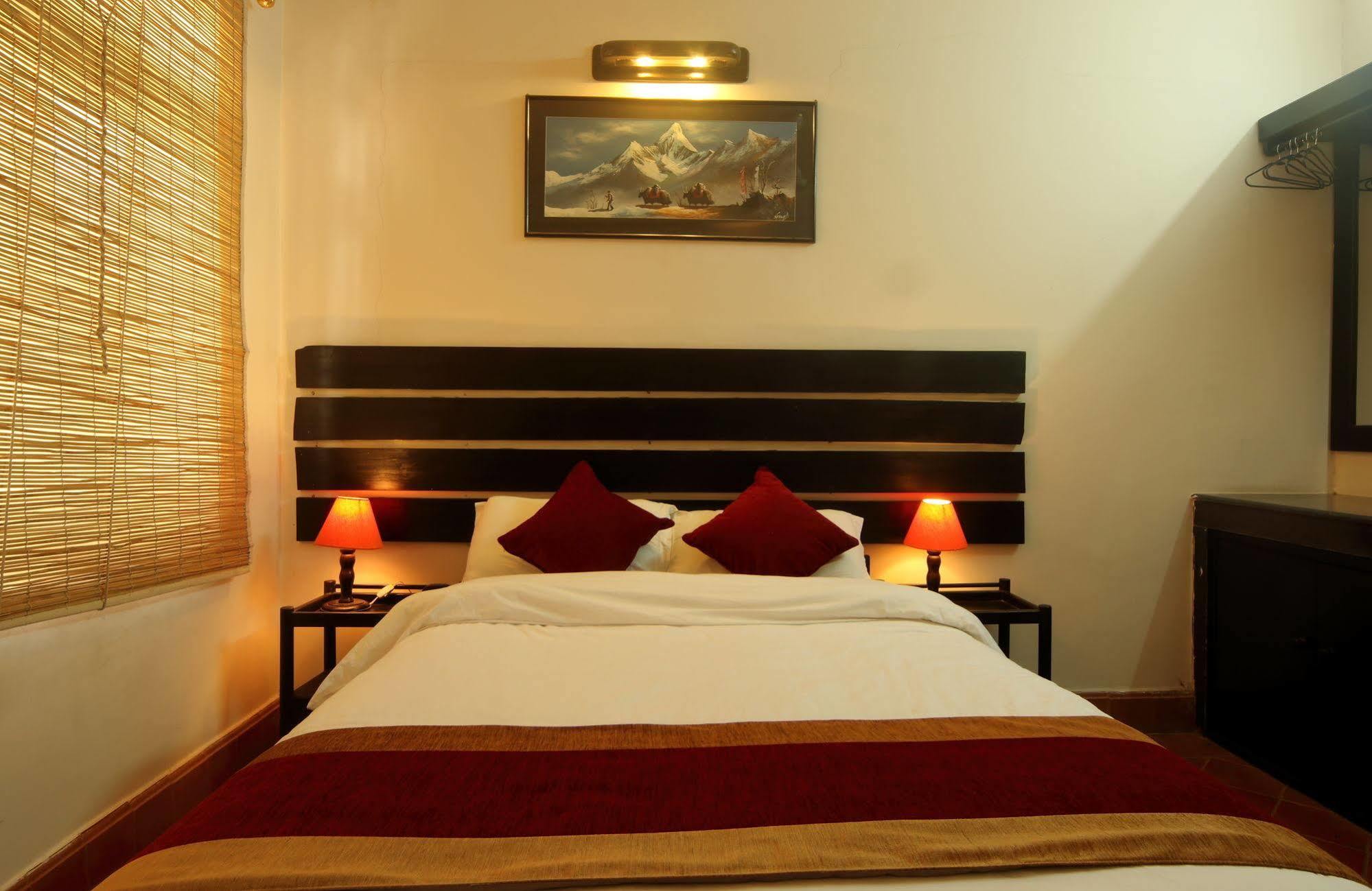 Hotel Thorong Peak Kathmandu Exterior photo